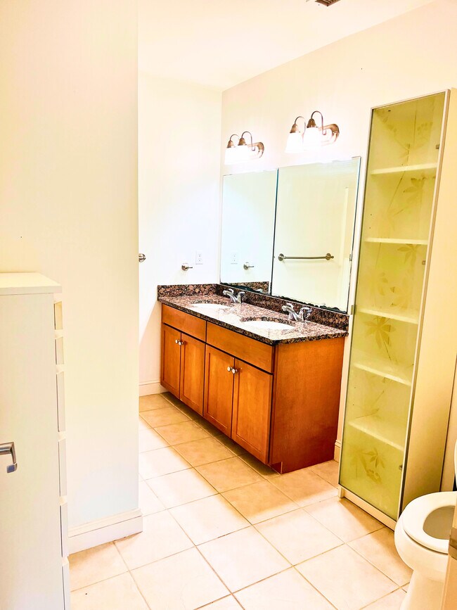 Double sink bathroom - 391 Pleasant St