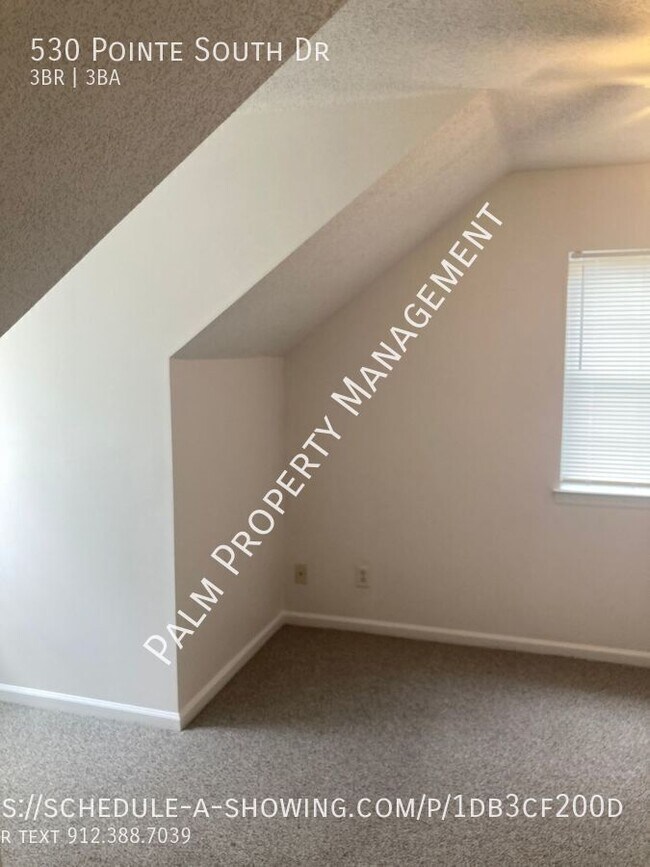 Building Photo - 530 Pointe S Dr