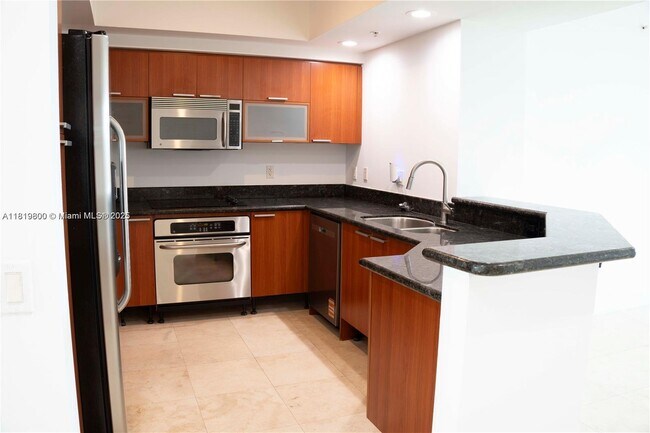 Building Photo - 15051 Royal Oaks Ln