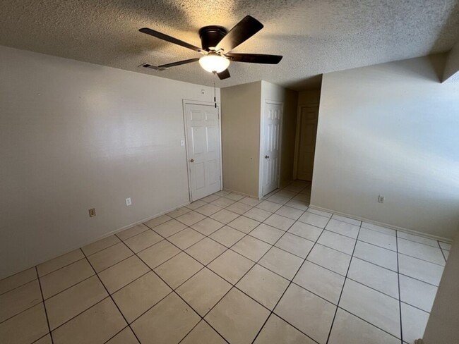 Building Photo - Weston St.