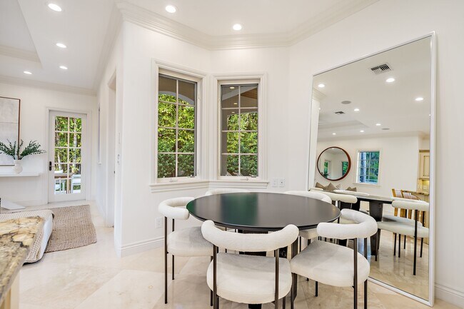 Building Photo - 233 El Pueblo Way