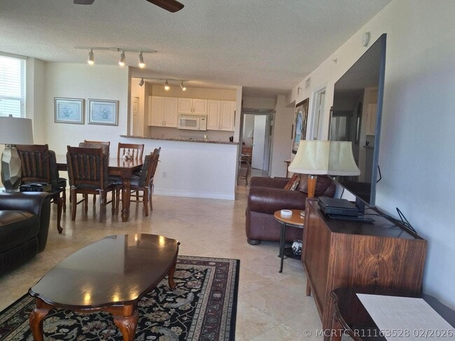 Building Photo - 3606 S Ocean Blvd