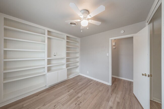Building Photo - 3 Bedroom, 1.5 Bathroom in West Worth Village