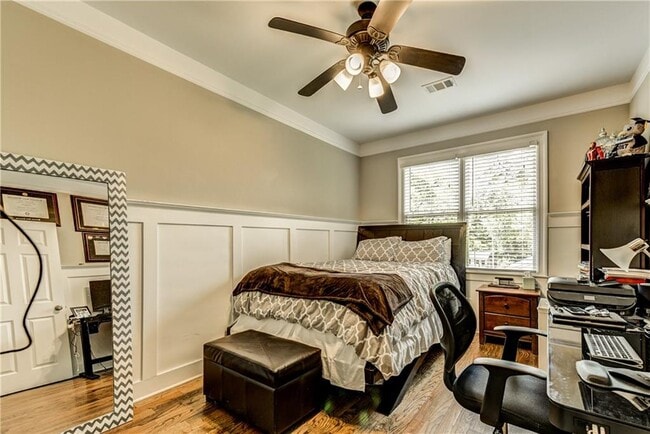 Building Photo - 1829 Sylvan Ridge Dr SW