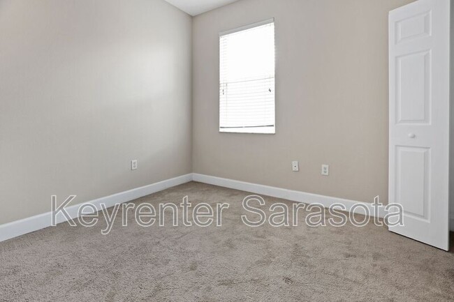 Building Photo - 8078 Moonstone Dr