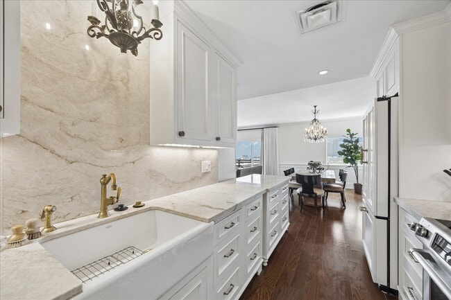 Building Photo - 2929 Buffalo Speedway