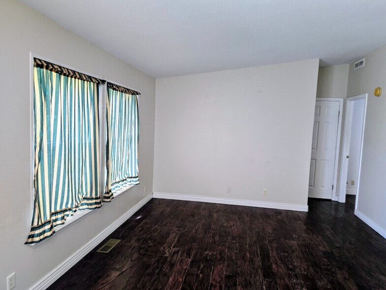 Building Photo - 1031 S 900 W