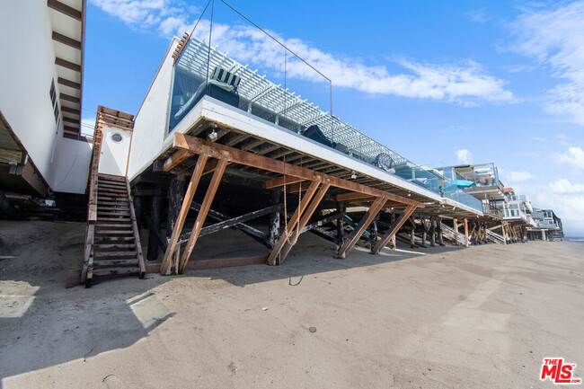 Building Photo - 27060 Malibu Cove Colony Dr