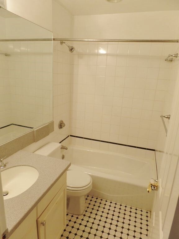 Building Photo - 20 Lime St