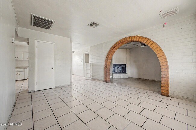 Building Photo - 5828 N 63rd Dr