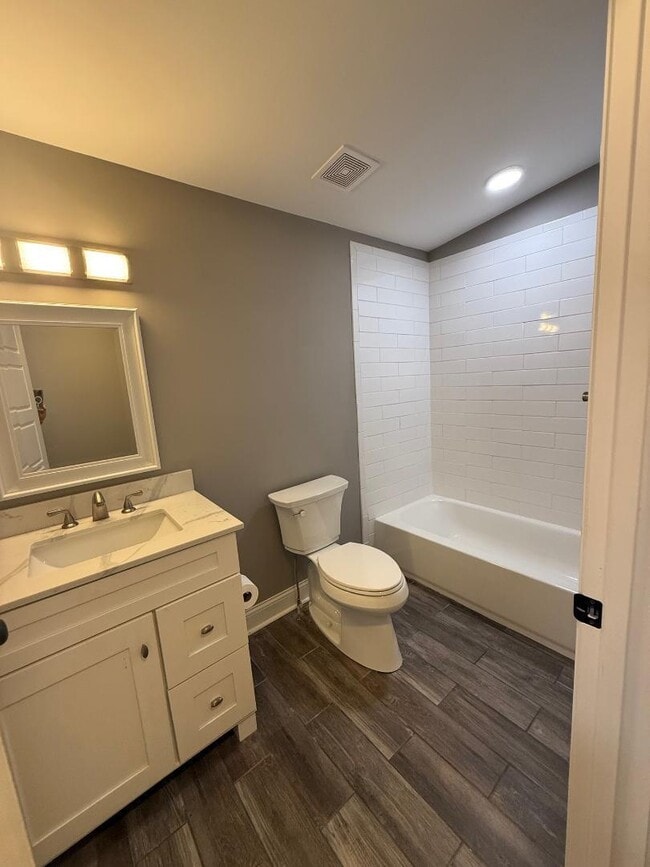 Building Photo - 1012 Oak Hill Dr