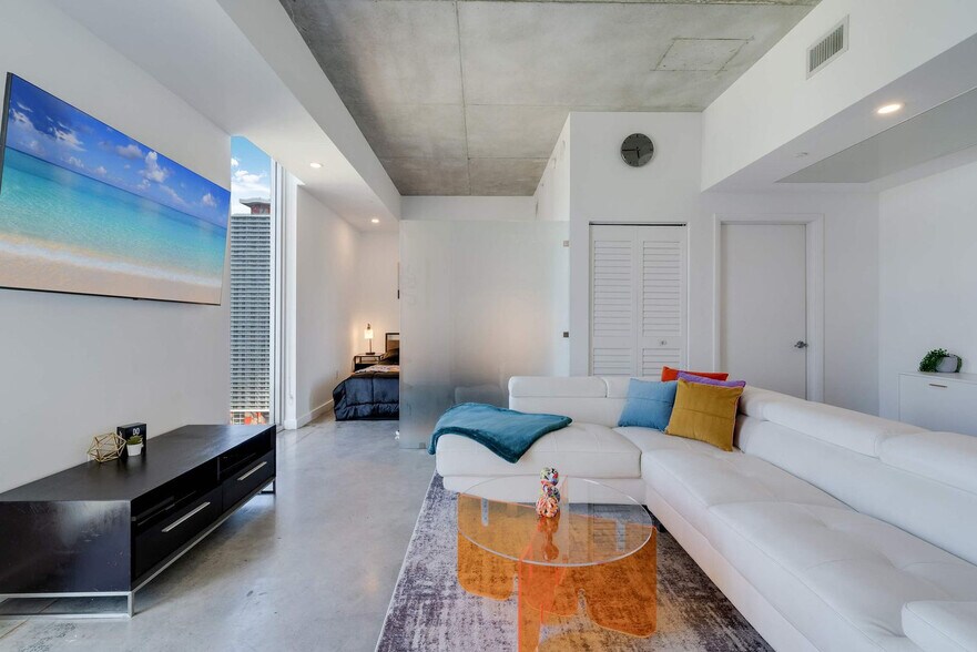 Building Photo - 151 SE 1st St