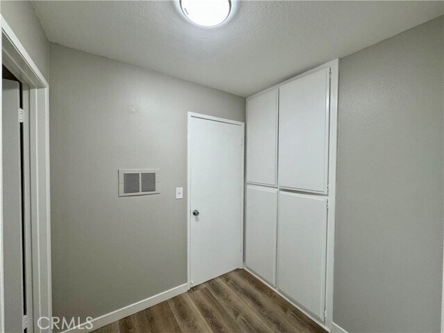 Building Photo - 7631 Ellis Ave