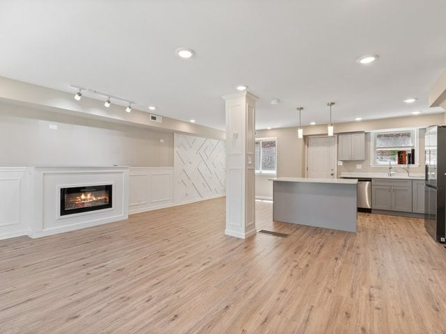 Building Photo - 8325 S Ingleside Ave