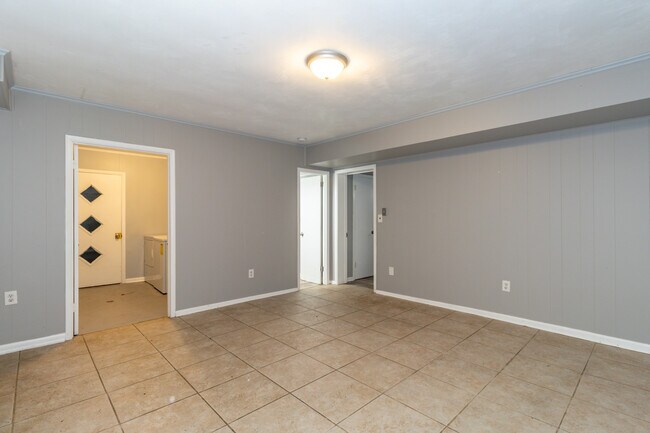 Building Photo - 630 Colonial Dr