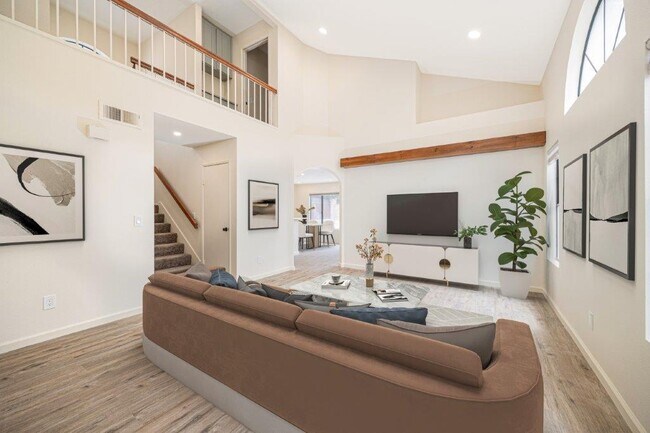 Building Photo - 2369 Ravenwood Dr