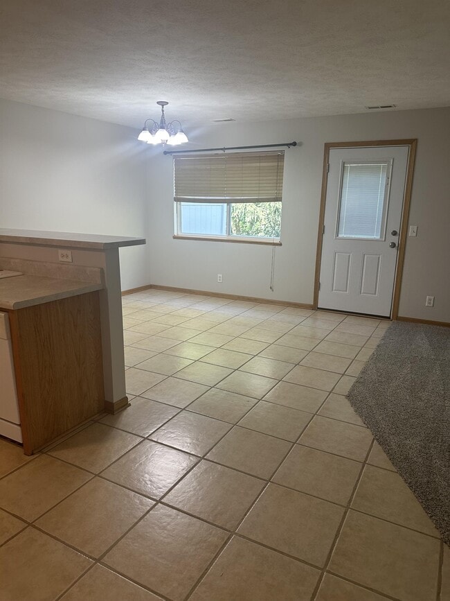 Building Photo - 2021 Sawyer Pl