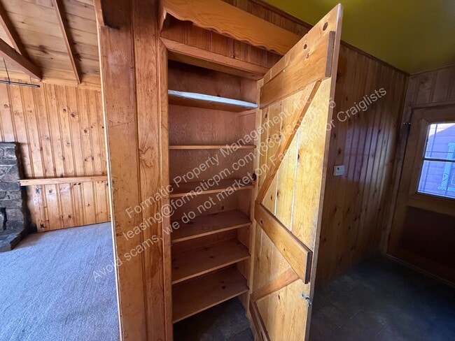 Building Photo - 42460 Fox Farm Rd