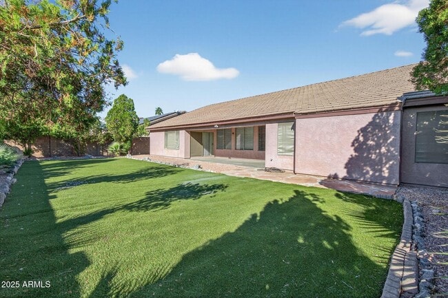 Building Photo - 8611 W Alex Ave