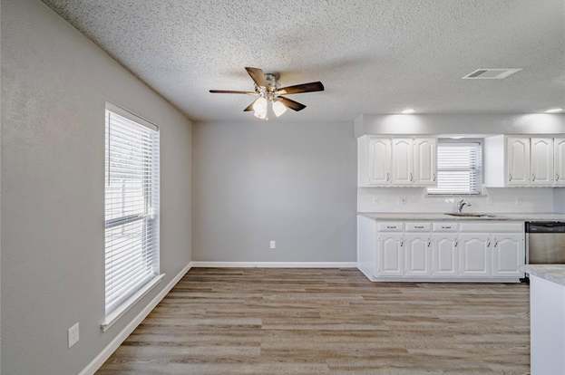 Building Photo - 2909 Lake Park Dr