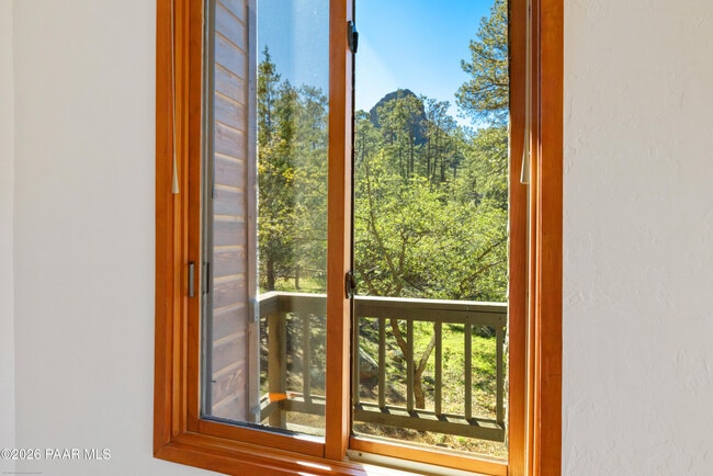 Building Photo - 2255 Pine Dr