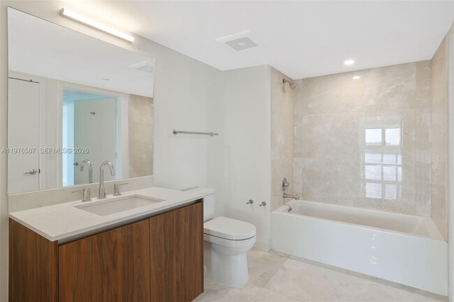 Building Photo - 1500 Bay Rd