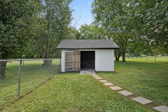 Building Photo - 934 Old Rome Pike