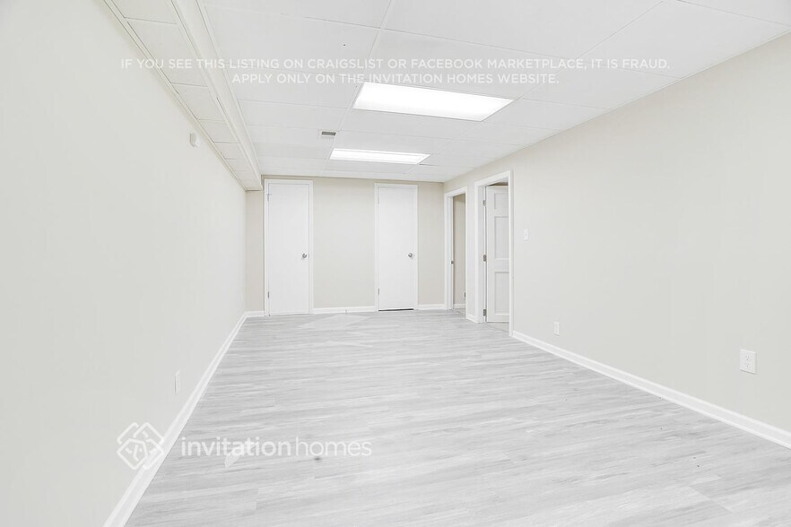 Building Photo - 3074 Dover Ln