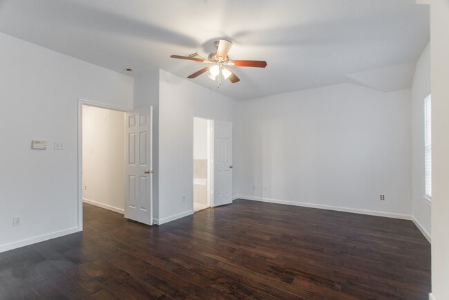 Building Photo - 226 Blushwood Pl