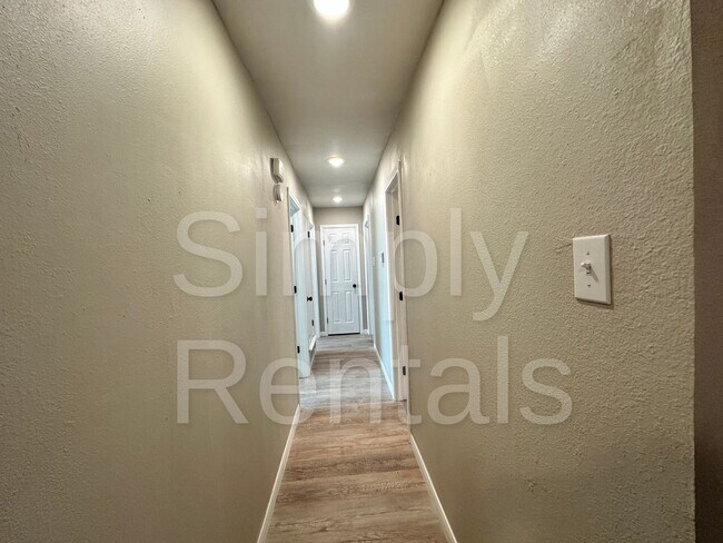 Building Photo - 6716 Flamingo Rd