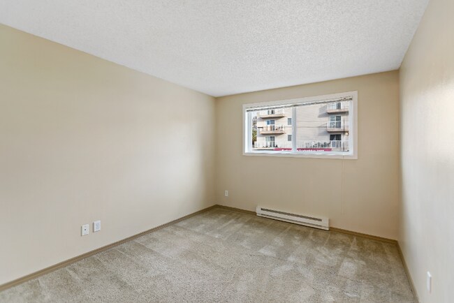 Building Photo - 11540 Pinehurst Way NE