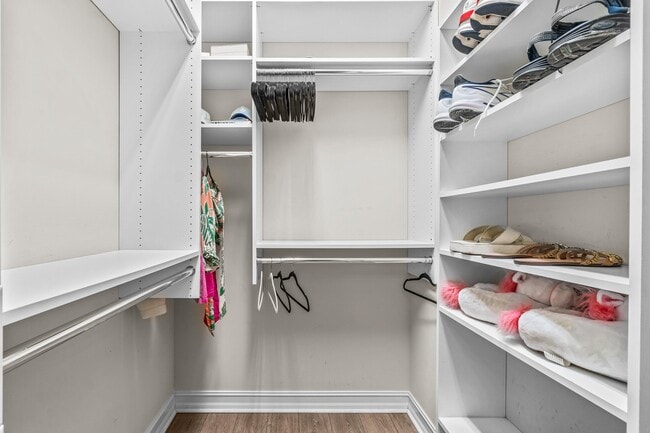 Building Photo - 114 Carmela Ct