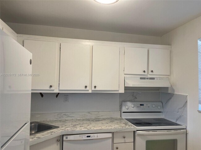 Building Photo - 17255 SW 95th Ave