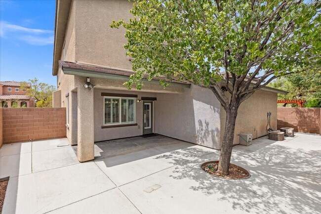 Building Photo - 3 Bd with Entertainer's Kitchen and Open C...