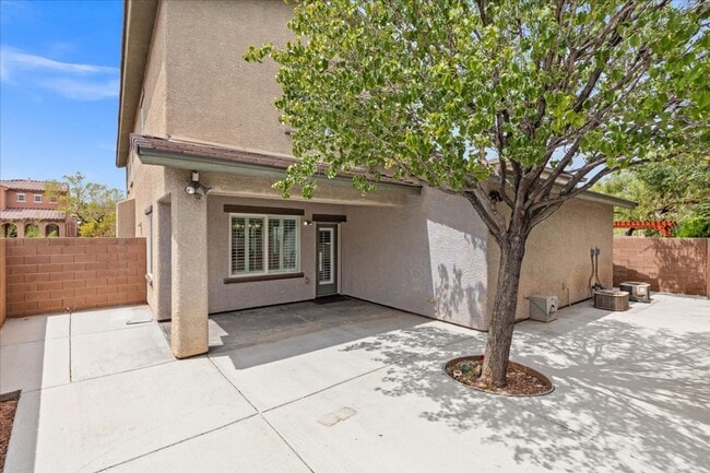 Building Photo - Coming Soon: 3 Bd, 3 Bth, Entertainer's Ki...