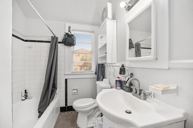 Building Photo - 949 SW 13th St