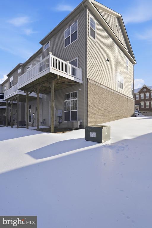 Building Photo - 9052 Isabel Ln