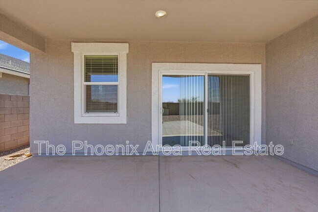 Building Photo - 2761 W Seaver Ave