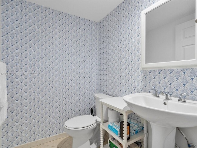 Building Photo - 10350 W Bay Harbor Dr