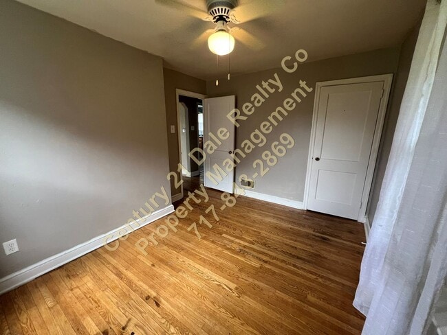 Building Photo - 3 BR 1 Bath Home in Central York School District with an attached Garage