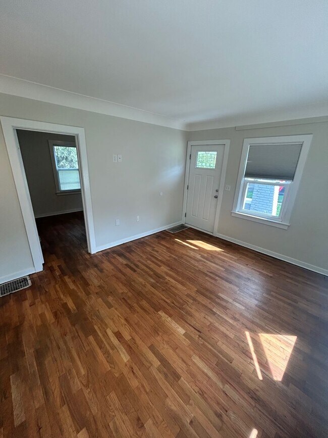 Building Photo - 1543 Gladstone Dr SE