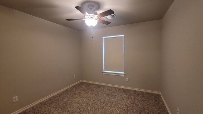 Building Photo - Very Beautiful 4 Bedroom Home in Mustang Schools