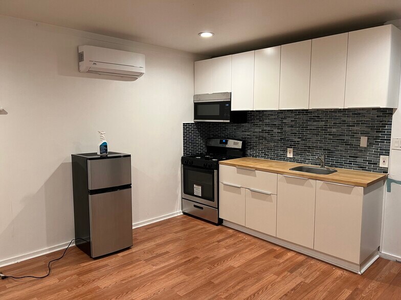 Building Photo - 14039 Gilmore St