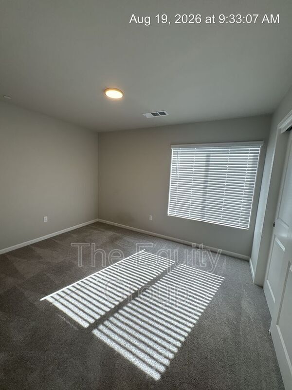 Building Photo - 410 S Summit St