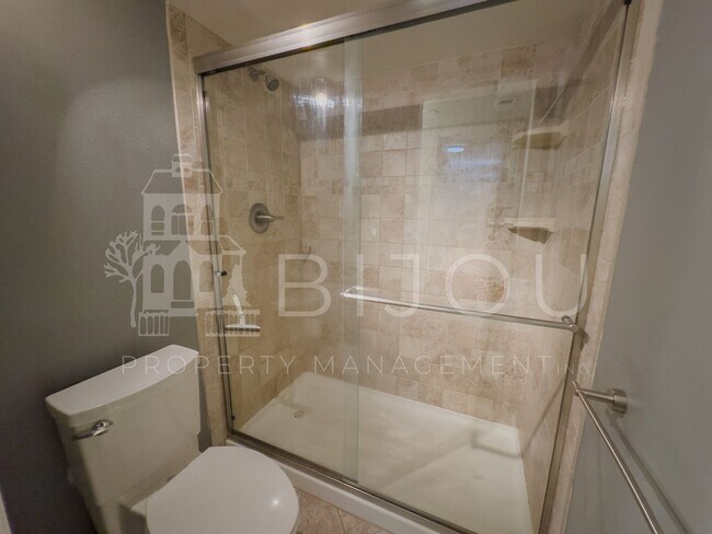 Building Photo - Westside Condo w/ Amazing Views