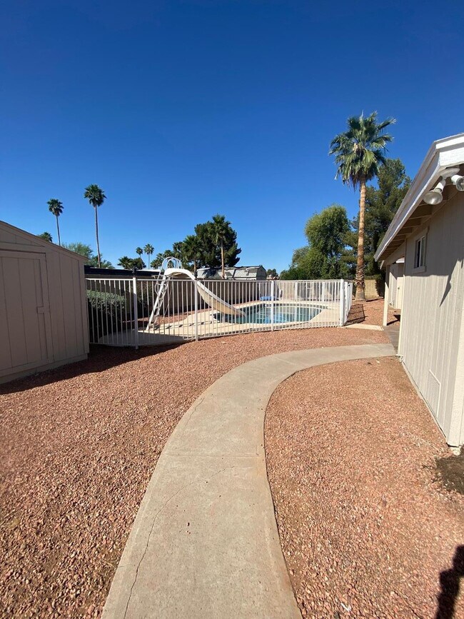 Building Photo - 5149 E Shaw Butte Dr