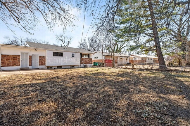 Building Photo - 9915 Castle Dr