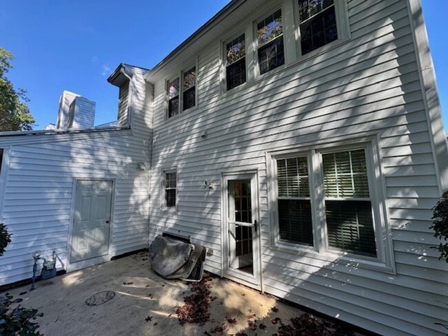 Building Photo - Elegant 2-Story Townhome with Sunroom & Luxury ensuite!