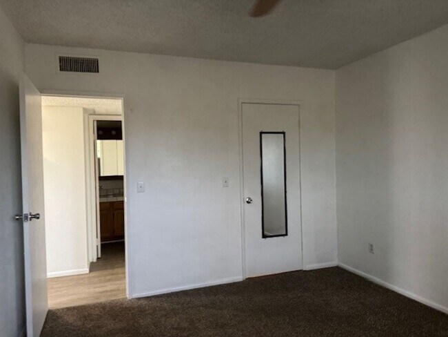 Building Photo - 2 BR Condo near Chaparral Golf & Rotary Park