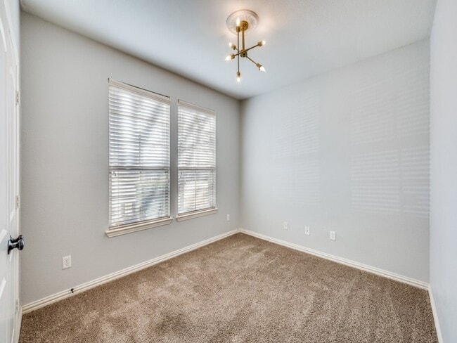 Building Photo - 805 Lake Worth Trl